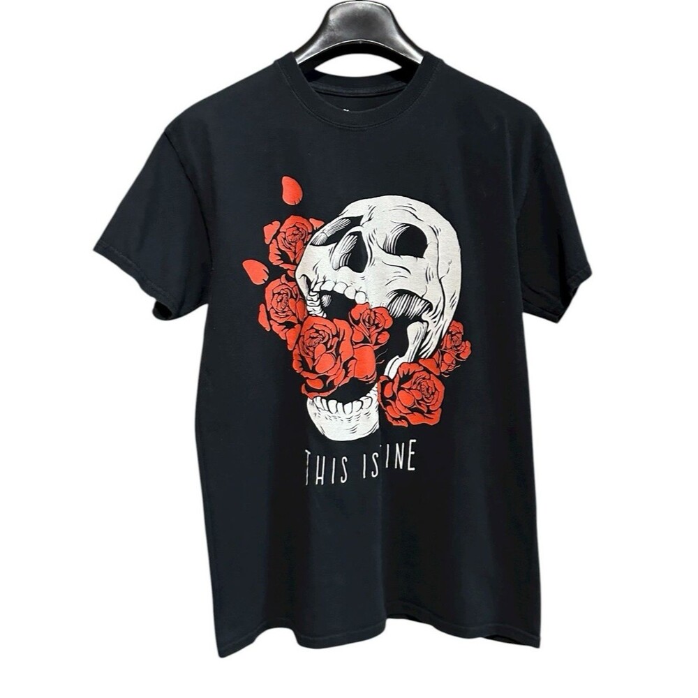 Spencer’s Black Red White skull roses T-shirt Short Sleeve Medium This is Fine
